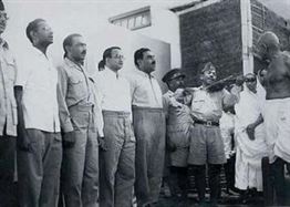 Gandhiji : Dec, 1945. Red Fort, Delhi INA trials.