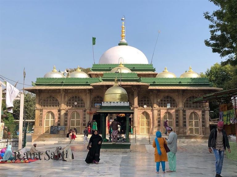 Shah e Alam’s dargah Ahmedabad – Rana Safvi